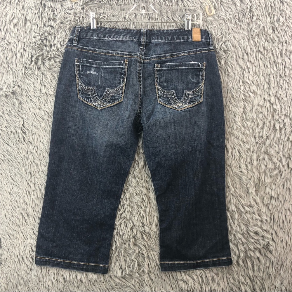 Maurices Capris Womens size 12 Whiskered Distressed Embroidered Denim Jeans